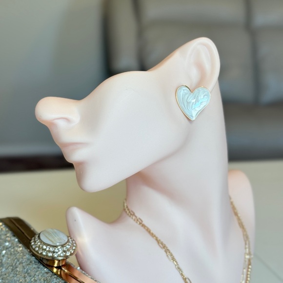 Elegant Heart-Shaped Cream Enamel Earrings - Picture 3 of 10